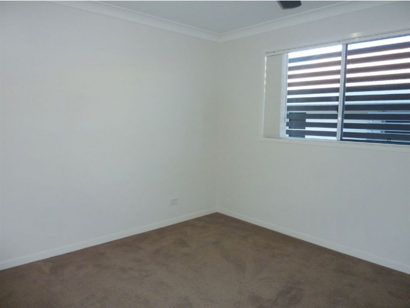 2/5A Ashton Street, Labrador QLD 4215