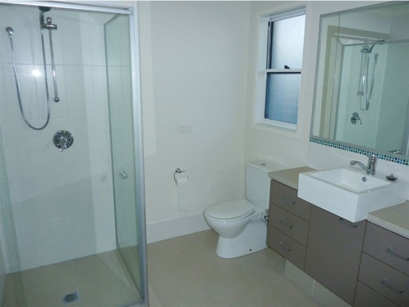 2/5A Ashton Street, Labrador QLD 4215