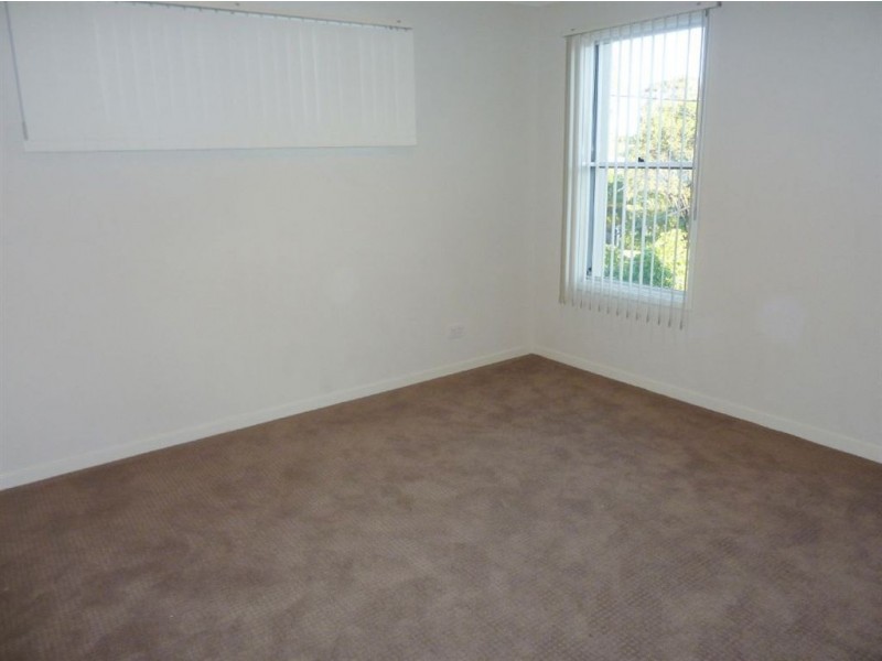 2/5A Ashton Street, Labrador QLD 4215