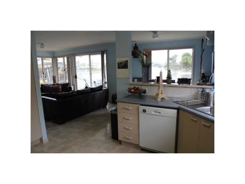 33 Waterdown Drive, Elanora QLD 4221