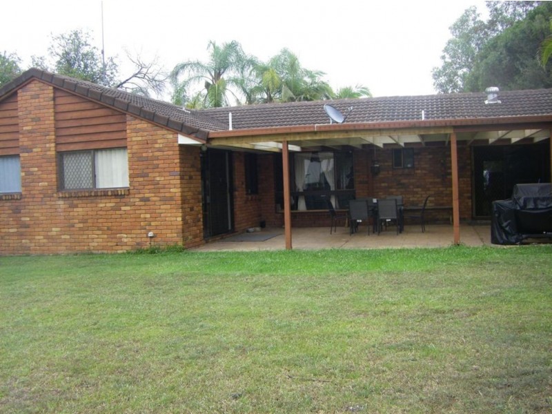 11 Canterbury Chase, Ashmore QLD 4214