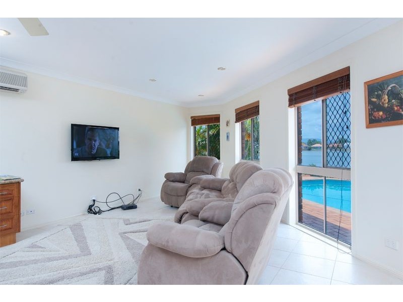 23 Tannah Court, Broadbeach Waters QLD 4218