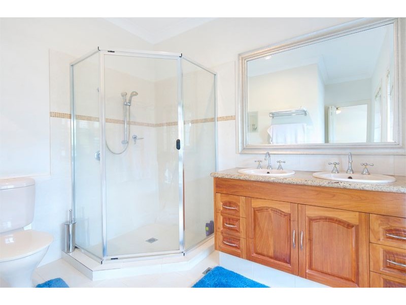 23 Tannah Court, Broadbeach Waters QLD 4218