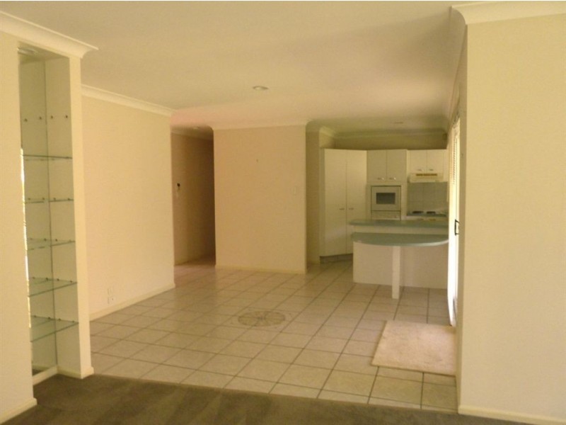 30 Kosciusko Crescent, Southport QLD 4215