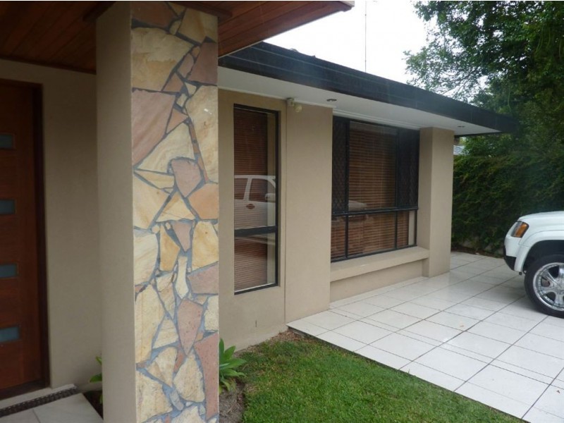 7 Miralie Place, Ashmore QLD 4214