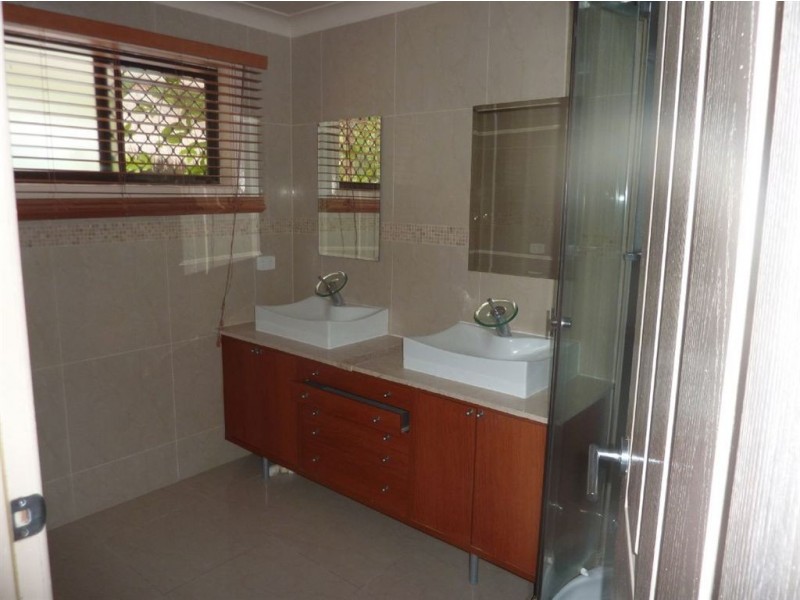 7 Miralie Place, Ashmore QLD 4214