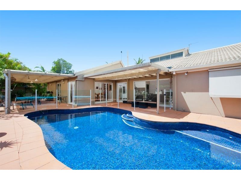 8 Maris Street, Southport QLD 4215