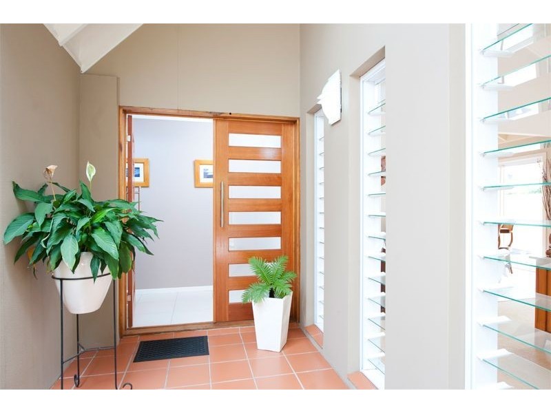 8 Maris Street, Southport QLD 4215