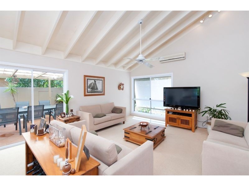 8 Maris Street, Southport QLD 4215