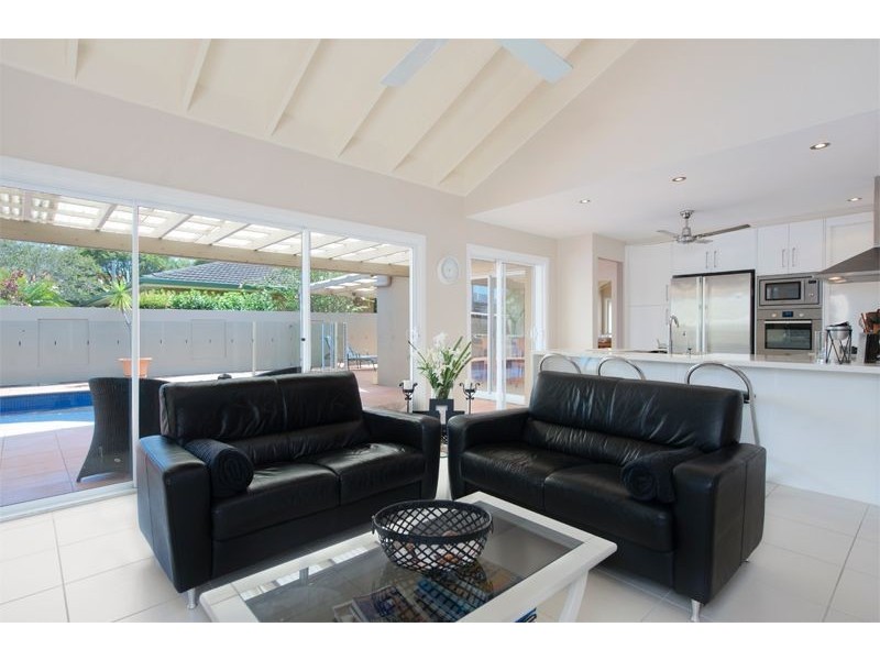 8 Maris Street, Southport QLD 4215