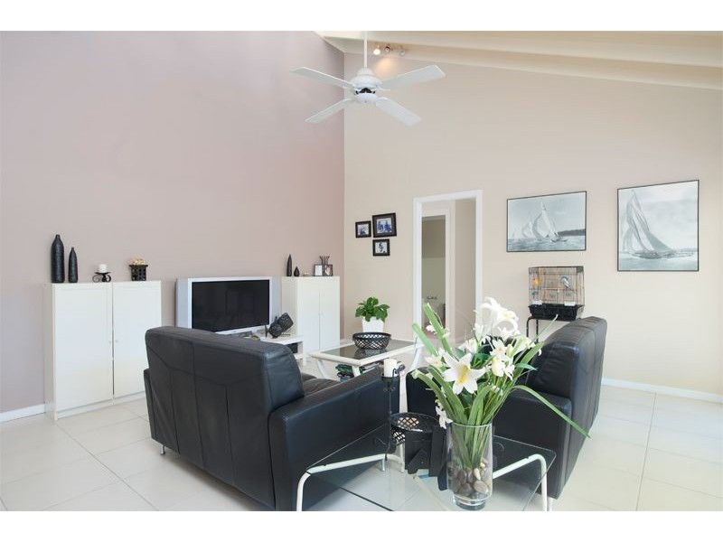 8 Maris Street, Southport QLD 4215