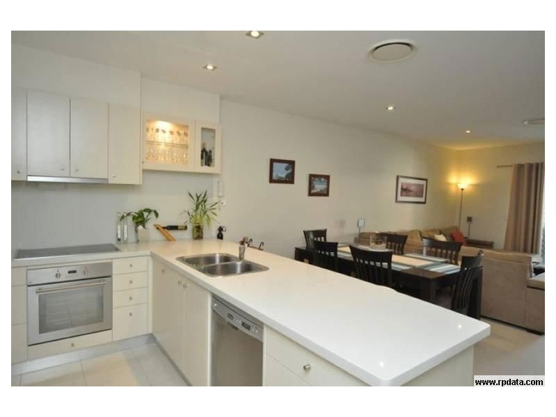 3/27 Gordon Street, Labrador QLD 4215