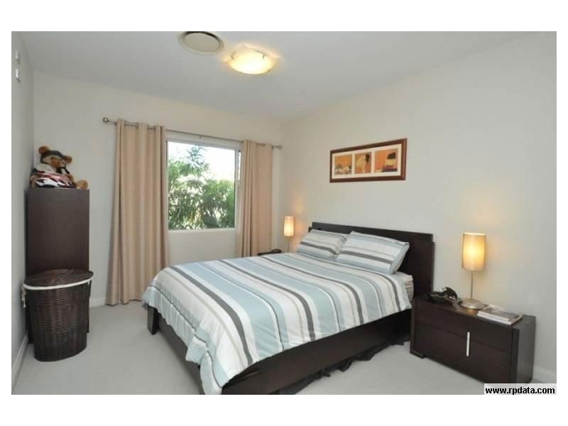 3/27 Gordon Street, Labrador QLD 4215