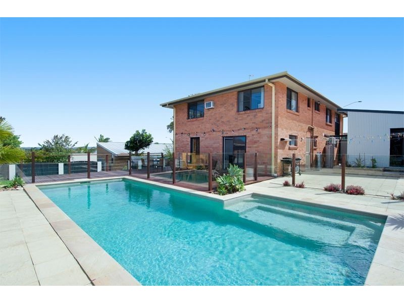 27 Wardoo Street, Southport QLD 4215