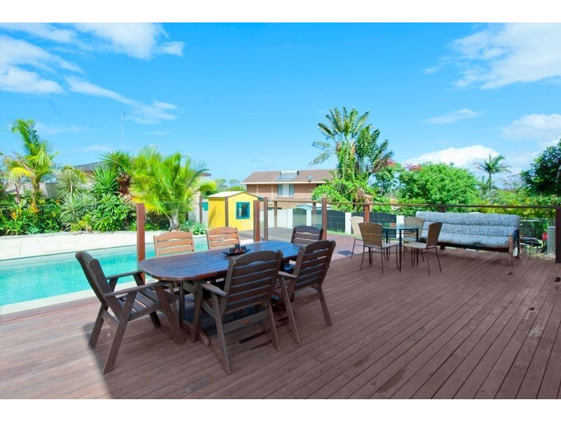 27 Wardoo Street, Southport QLD 4215