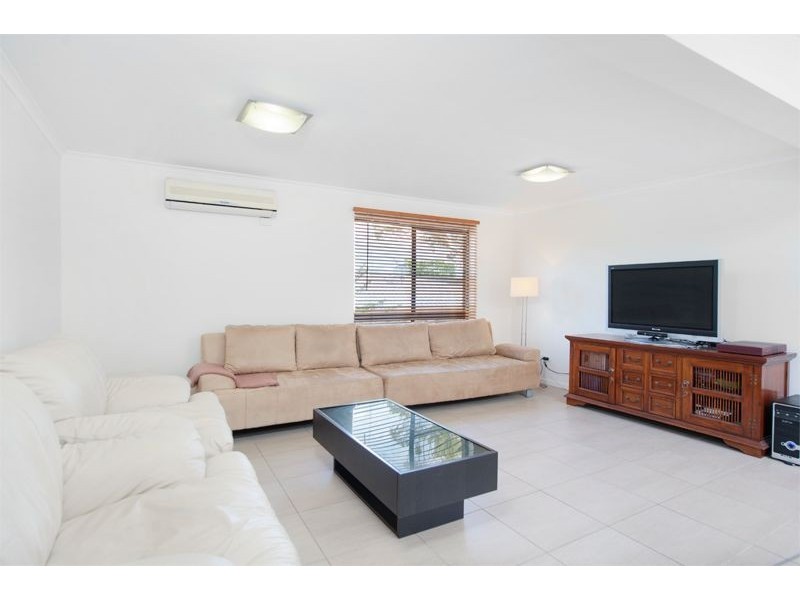 27 Wardoo Street, Southport QLD 4215