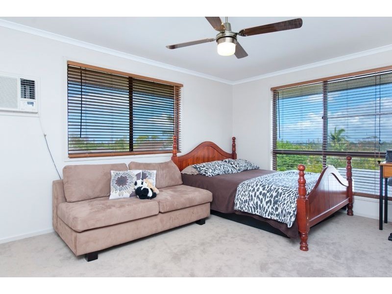 27 Wardoo Street, Southport QLD 4215