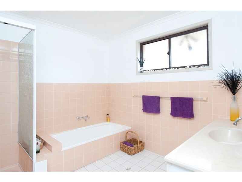 27 Wardoo Street, Southport QLD 4215