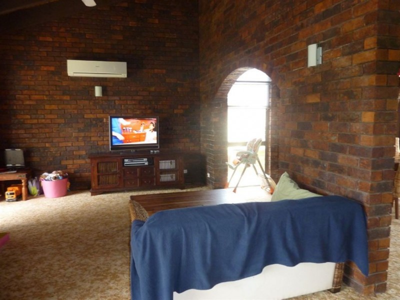 8 Belah Street, Ashmore QLD 4214