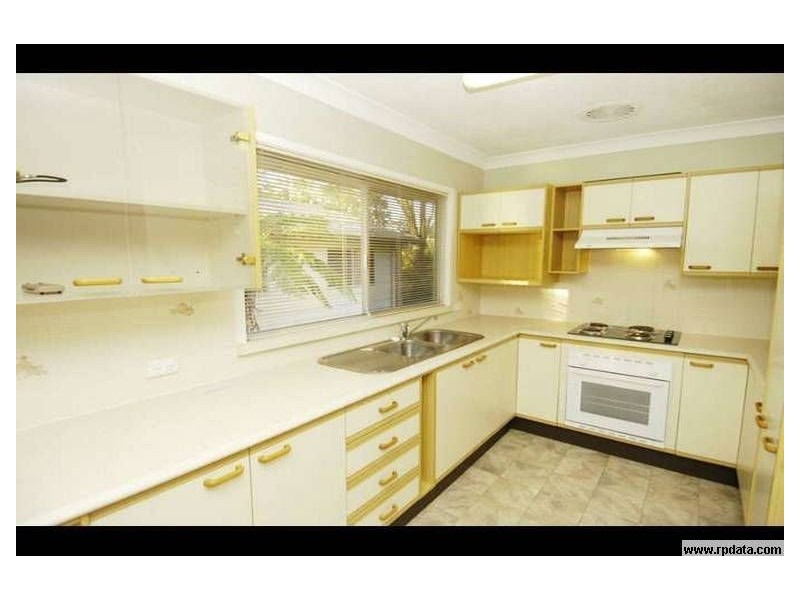 15 Kurrambee Avenue, Ashmore QLD 4214