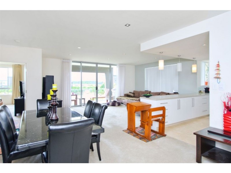 338/3 Pendraat Parade, Hope Island QLD 4212