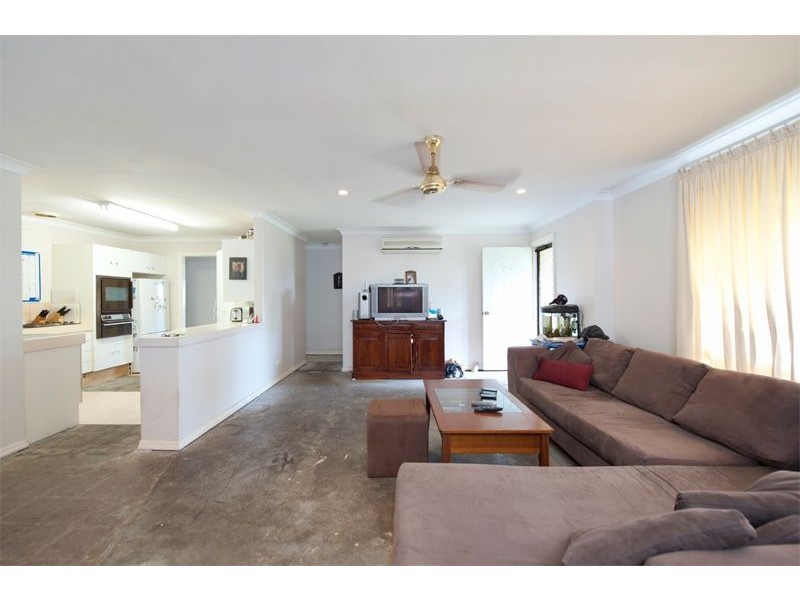 16 Ainsley Avenue, Ashmore QLD 4214