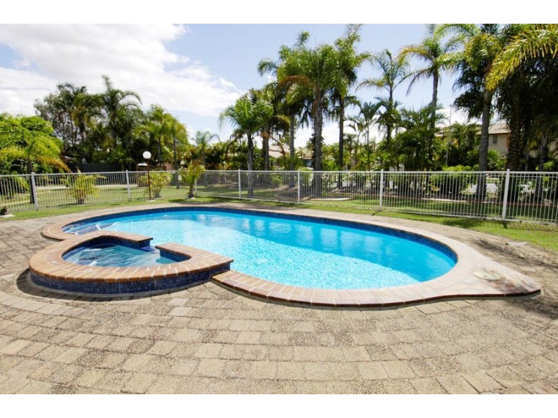 11/21 St Kevins Avenue, Benowa QLD 4217