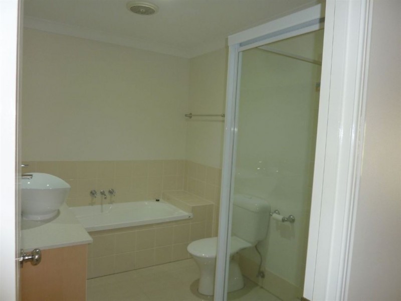 1/12 Marybeth Crescent, Molendinar QLD 4214