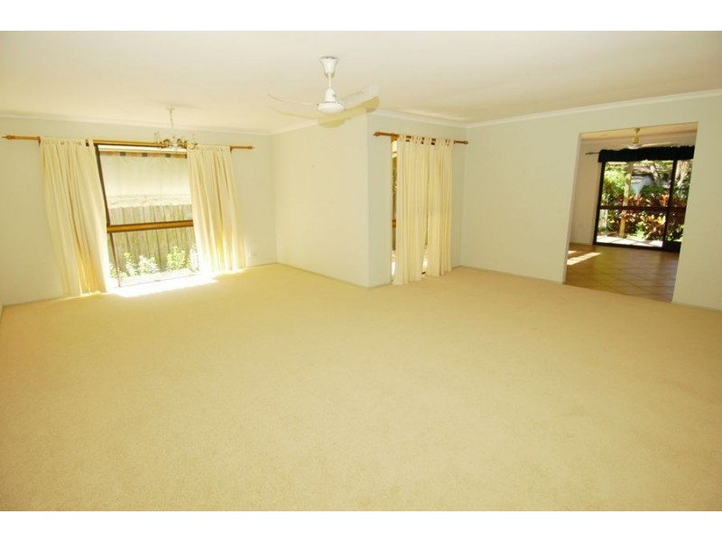 19 Dunkeith Avenue, Benowa QLD 4217