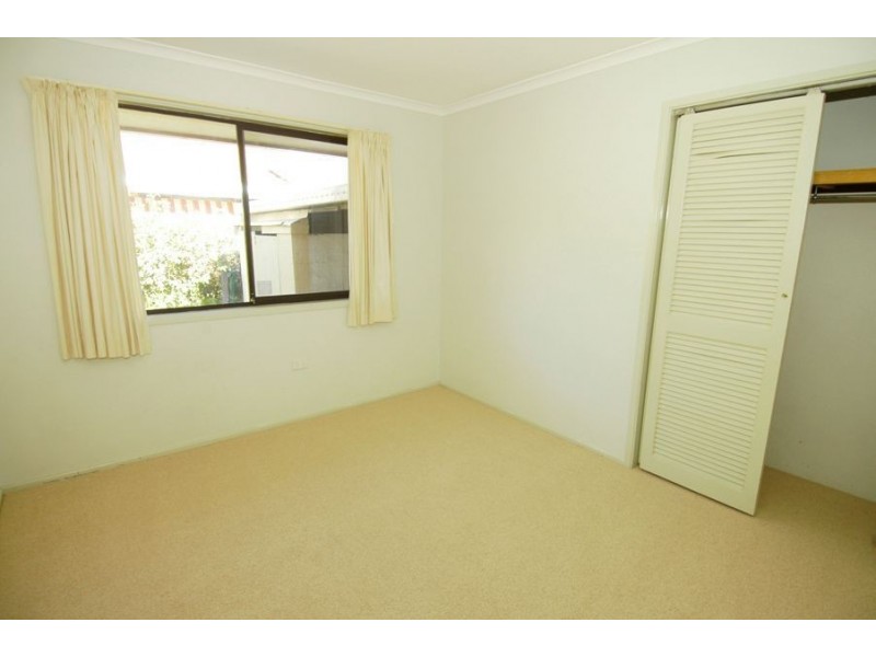 19 Dunkeith Avenue, Benowa QLD 4217