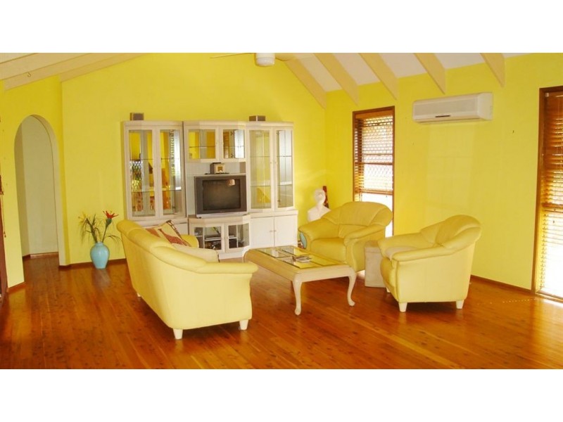 24 Kallaroo Crescent, Ashmore QLD 4214