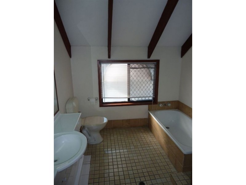 2/30 Corunna Crescent, Ashmore QLD 4214