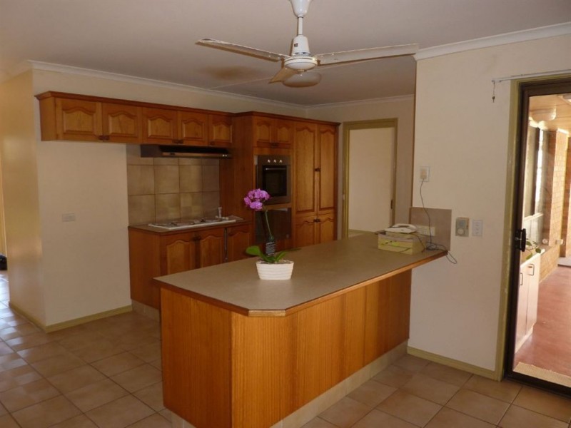 10 Heeb Street, Benowa QLD 4217