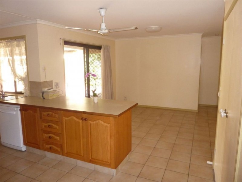 10 Heeb Street, Benowa QLD 4217