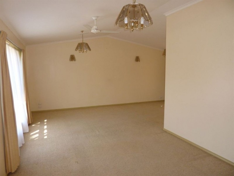 10 Heeb Street, Benowa QLD 4217