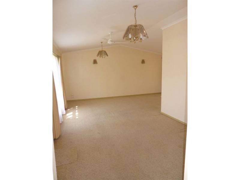 10 Heeb Street, Benowa QLD 4217