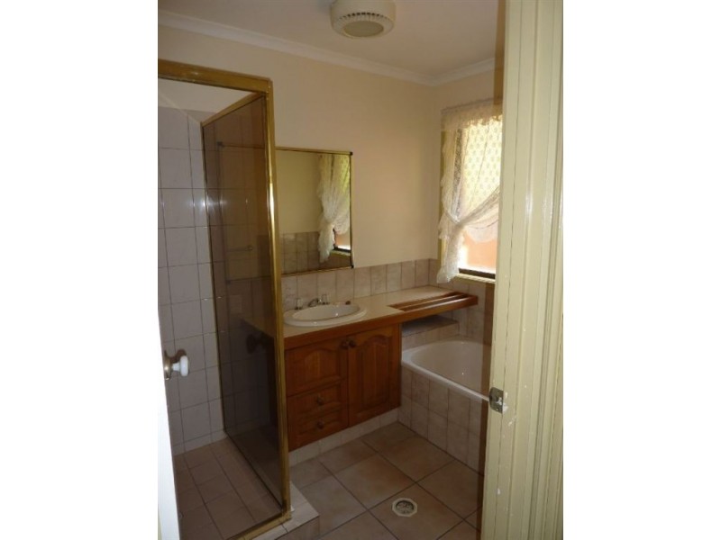 10 Heeb Street, Benowa QLD 4217