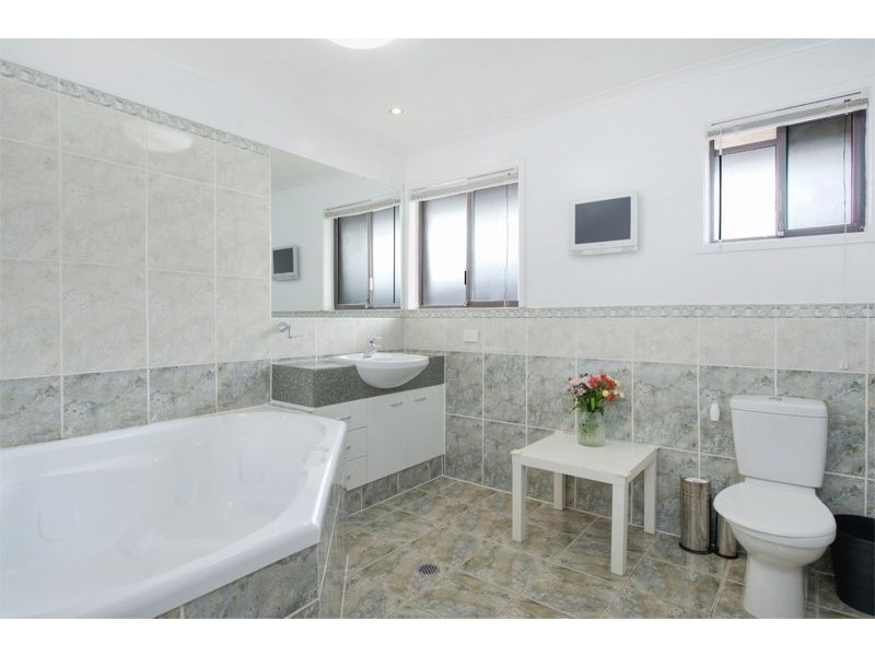 44 Pinkwood Drive, Ashmore QLD 4214