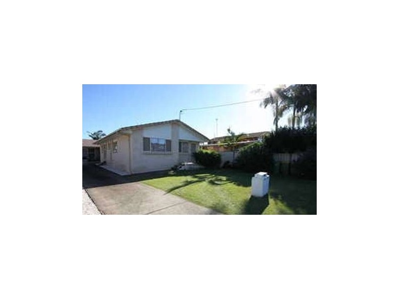 2/20 Albion Avenue, Miami QLD 4220