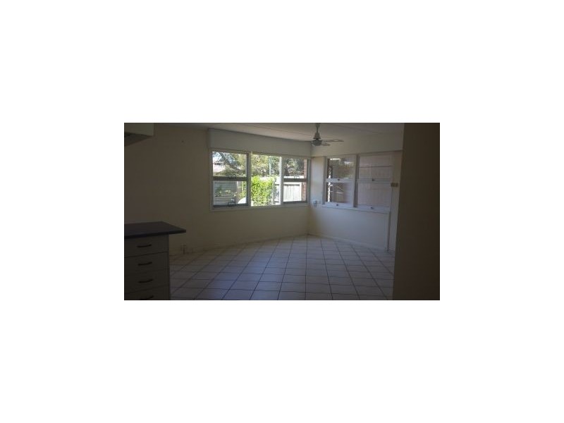 1/30 Middle Street, Labrador QLD 4215