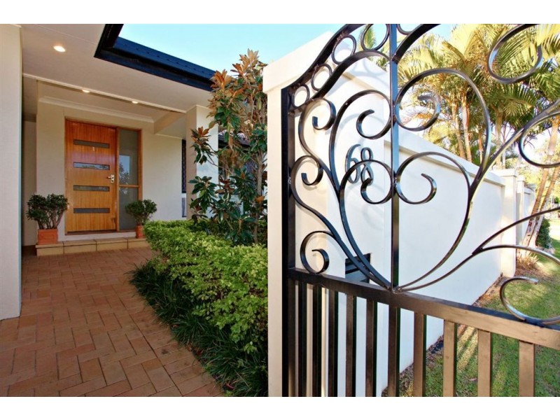 68 Collins Crescent, Benowa QLD 4217