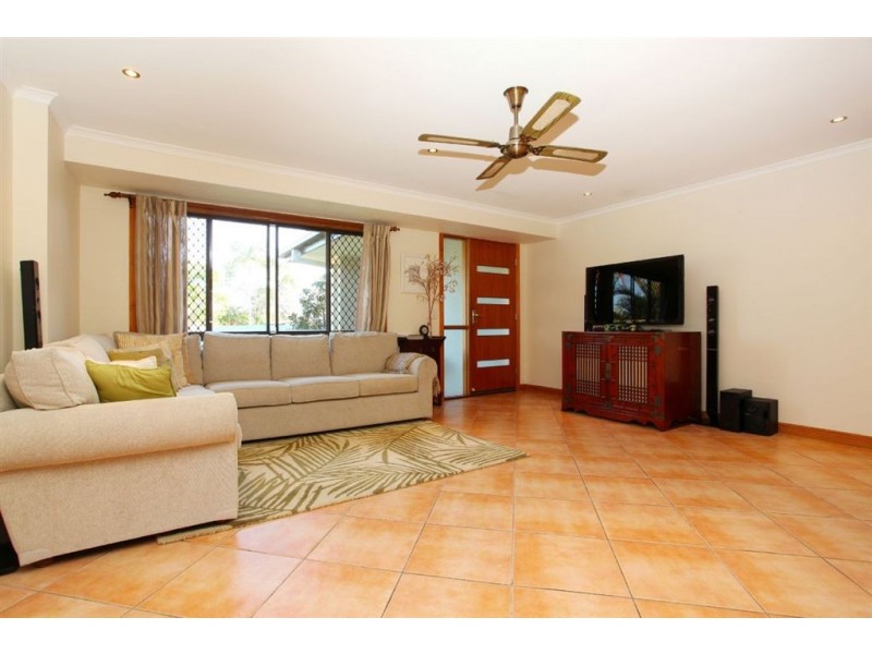 68 Collins Crescent, Benowa QLD 4217