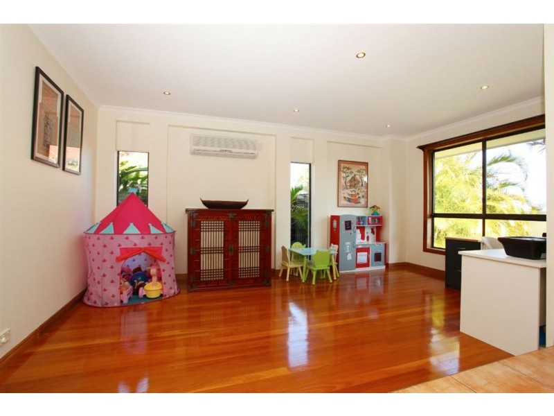 68 Collins Crescent, Benowa QLD 4217