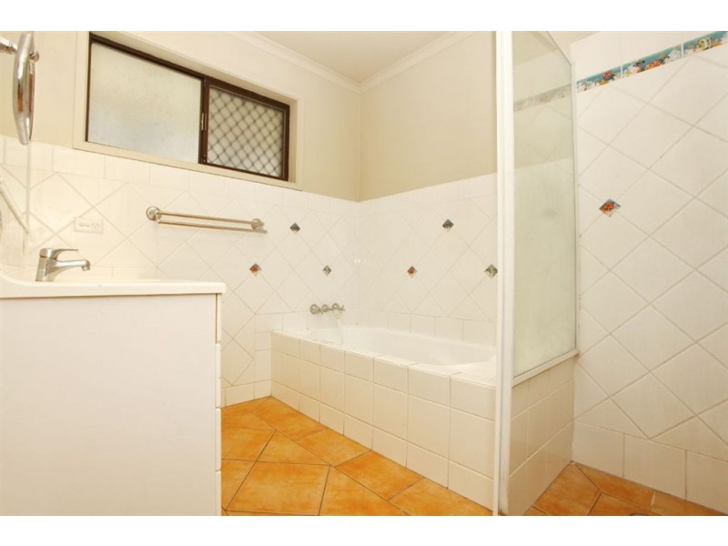 68 Collins Crescent, Benowa QLD 4217