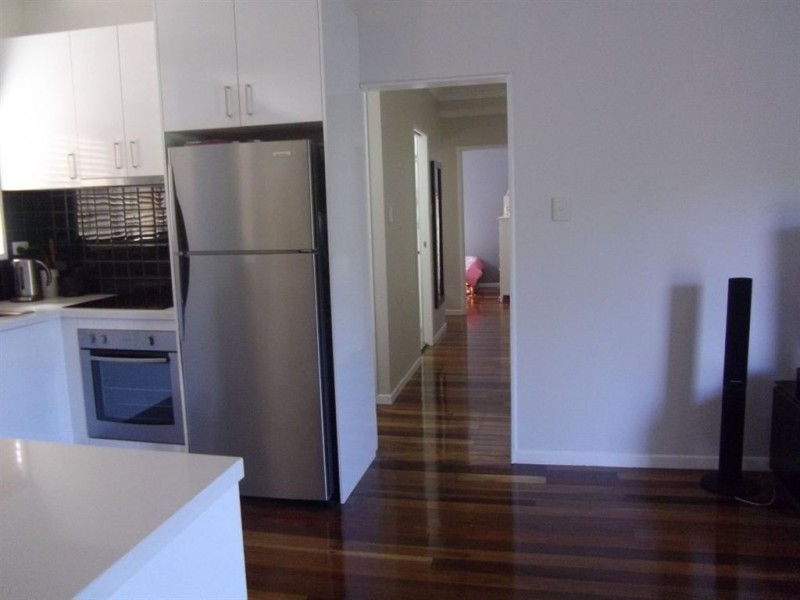 46 Cooleroo Crescent, Southport QLD 4215