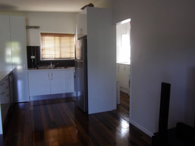 46 Cooleroo Crescent, Southport QLD 4215