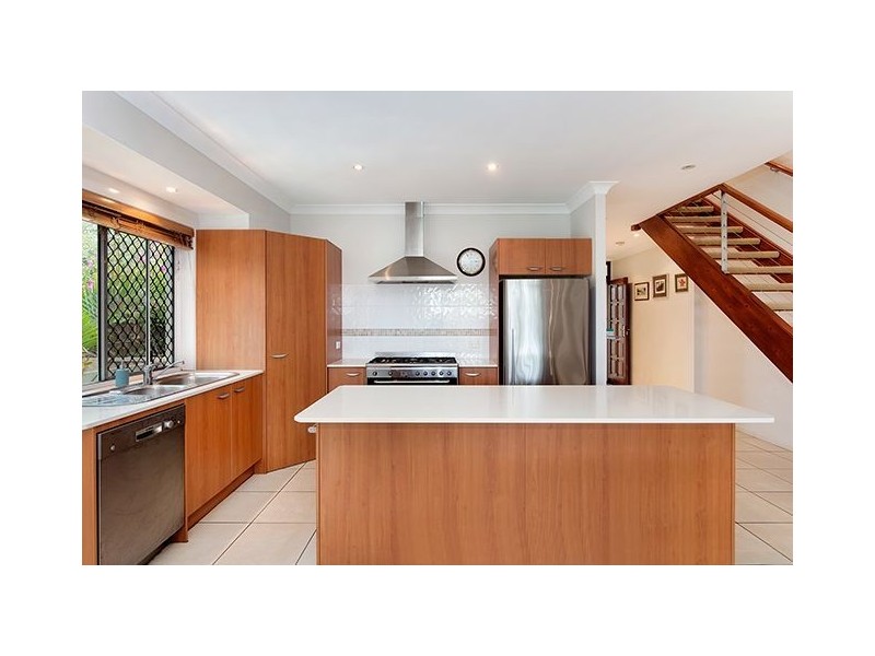 2/3 Rouen Avenue, Paradise Point QLD 4216