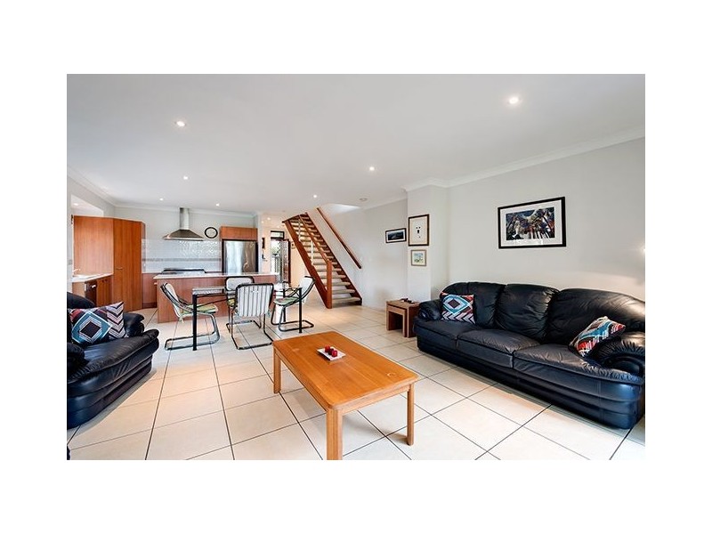2/3 Rouen Avenue, Paradise Point QLD 4216