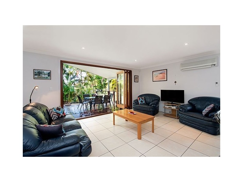2/3 Rouen Avenue, Paradise Point QLD 4216