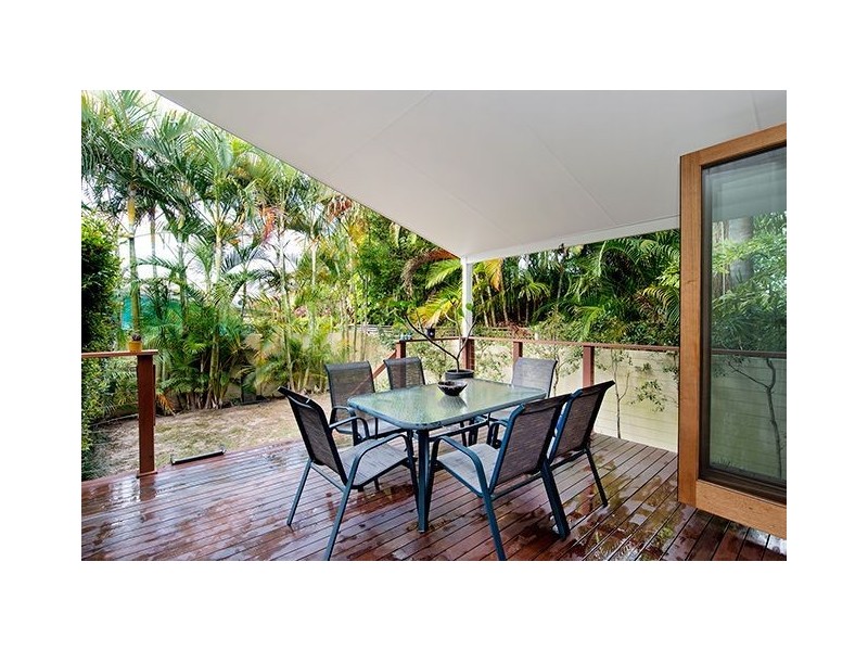 2/3 Rouen Avenue, Paradise Point QLD 4216